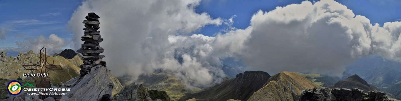 58 Vista panoramica a sud con nebbie vaganti.jpg